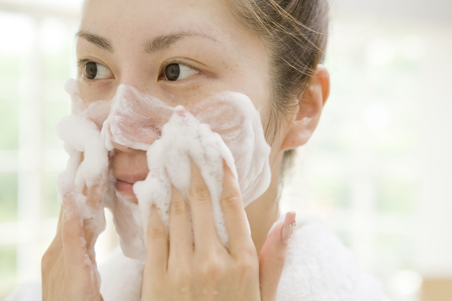 Bạn đã biết cách rửa mặt đúng cách cho da mụn, da nhờn dầu?